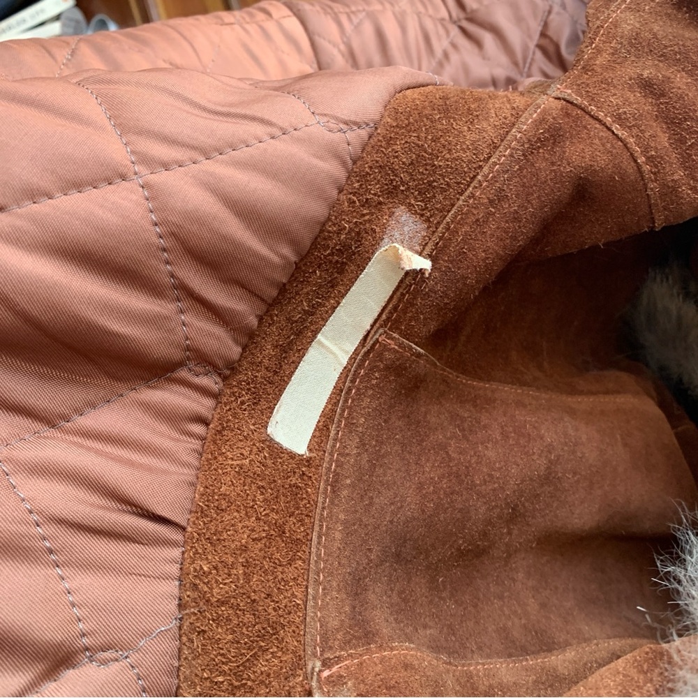 Vintage 100% Leather Chestnut Cape with Fur Trim - Picture 9 of 12
